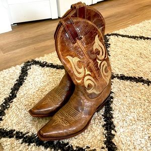 Justin Ladies Bent Rail Western boot in Puma, Size 6B, Distressed; Made in USA